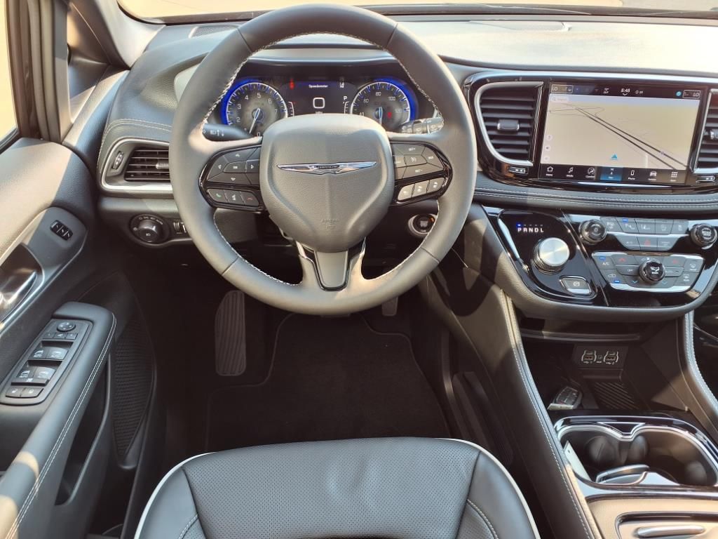 2025 Chrysler Pacifica Limited photo 3