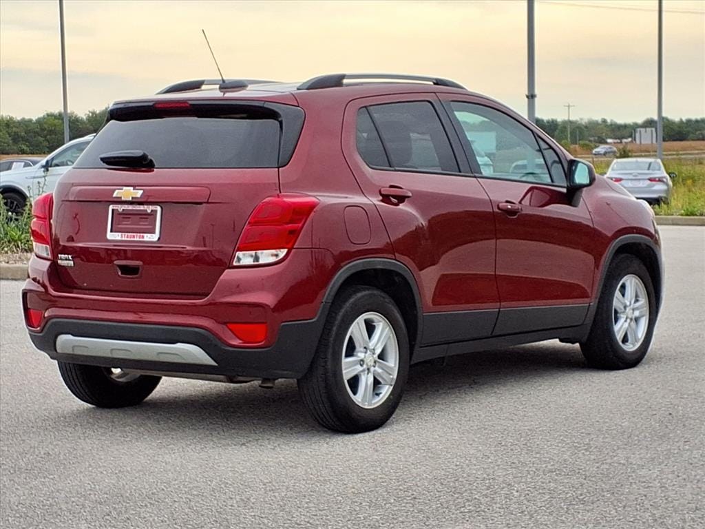 Used 2021 Chevrolet Trax LT with VIN KL7CJLSM5MB374588 for sale in Staunton, IL