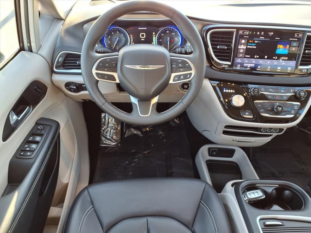 Used 2024 Chrysler Pacifica Touring L Passenger Van