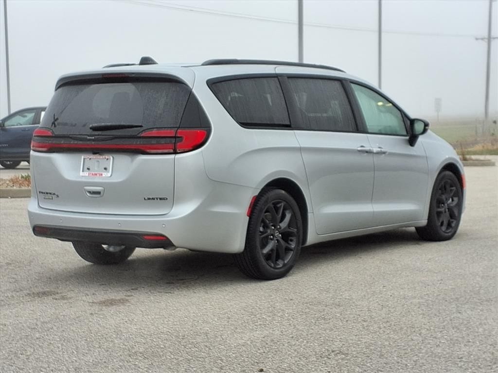 New 2026 Chrysler Pacifica LIMITED Passenger Van