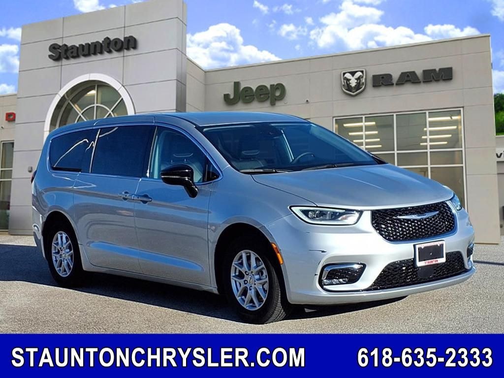 Used 2024 Chrysler Pacifica Touring L Passenger Van