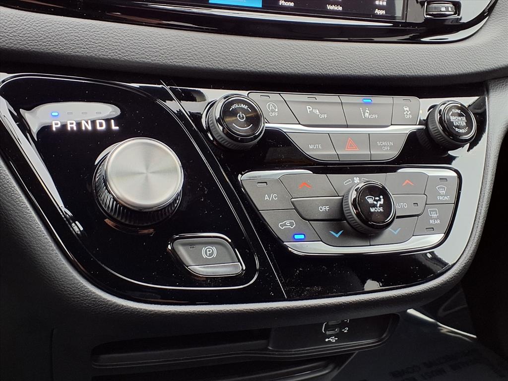 2026 Chrysler Voyager LX - Photo 11