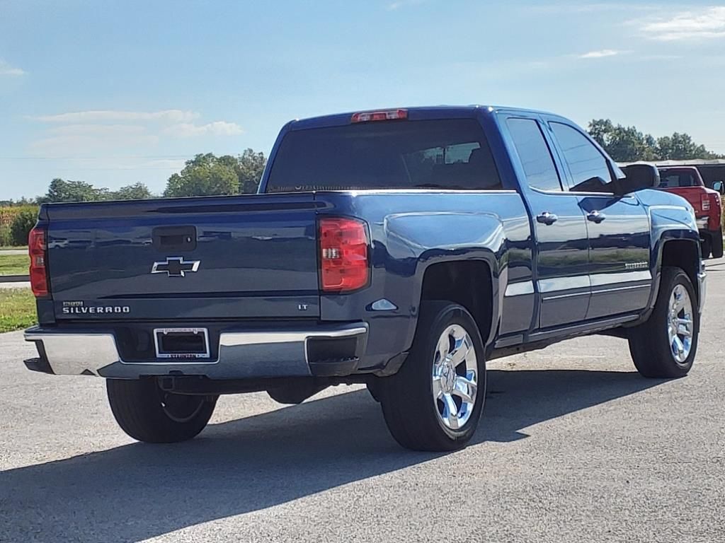 Used 2015 Chevrolet Silverado 1500 LT with VIN 1GCVKREC8FZ173745 for sale in Staunton, IL