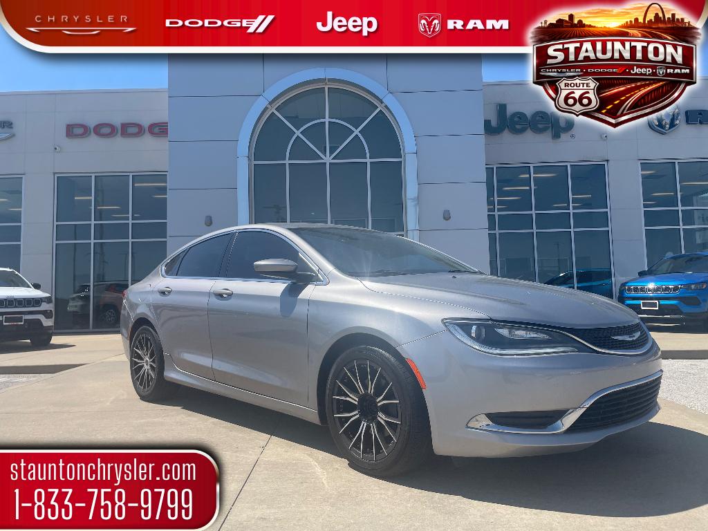 2016 Chrysler 200 Limited's photo