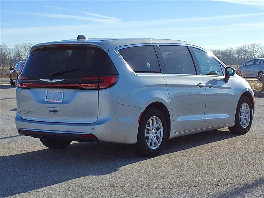 Used 2024 Chrysler Pacifica Touring L Passenger Van