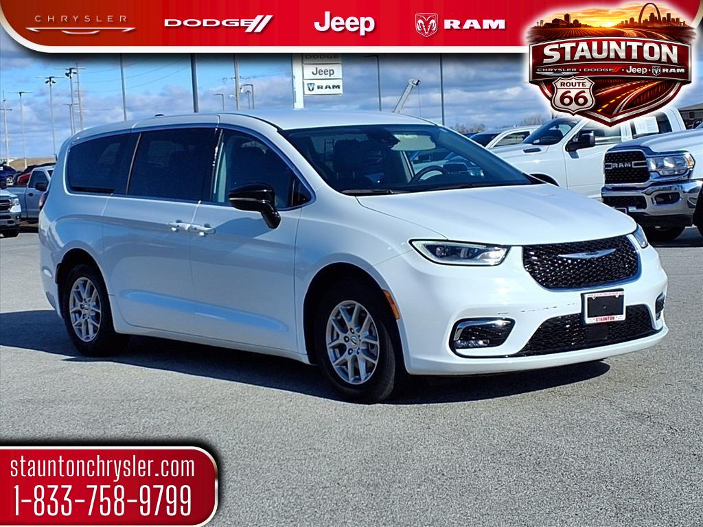2024 Chrysler Pacifica Touring L's photo