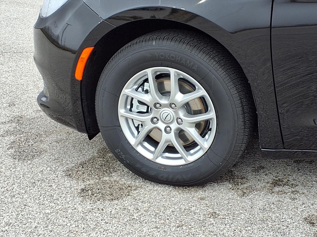 2026 Chrysler Voyager LX - Photo 25