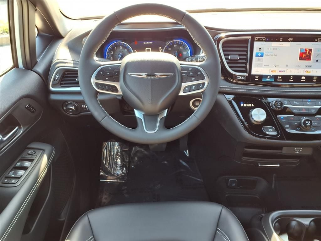 New 2026 Chrysler Pacifica SELECT Wagon