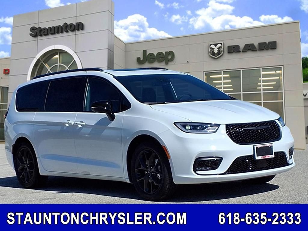New 2026 Chrysler Pacifica LIMITED Wagon
