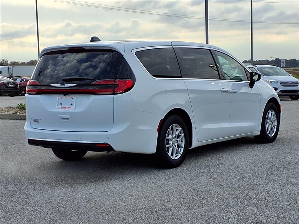 New 2026 Chrysler Pacifica SELECT Passenger Van