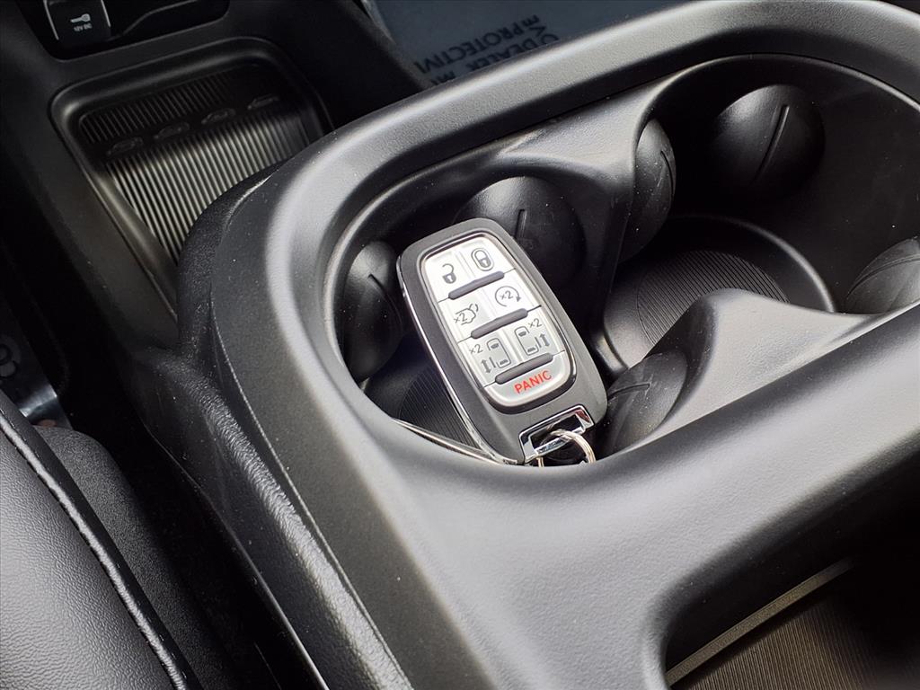 2026 Chrysler Voyager LX - Photo 14