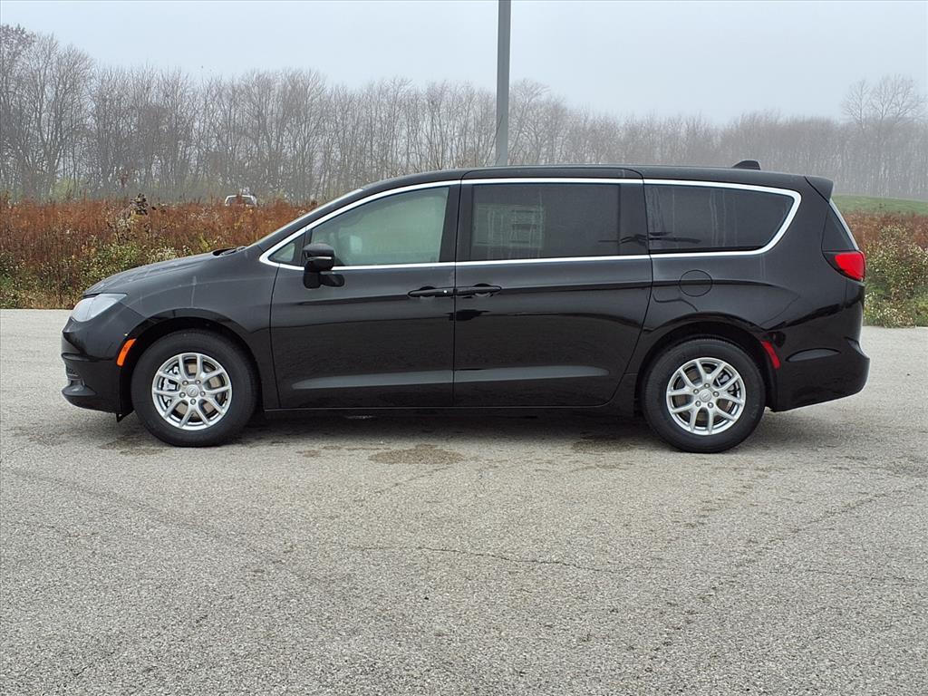 2026 Chrysler Voyager LX - Photo 24