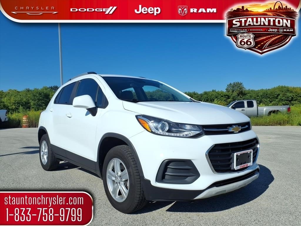 Used 2021 Chevrolet Trax LT with VIN KL7CJPSB9MB352826 for sale in Staunton, IL