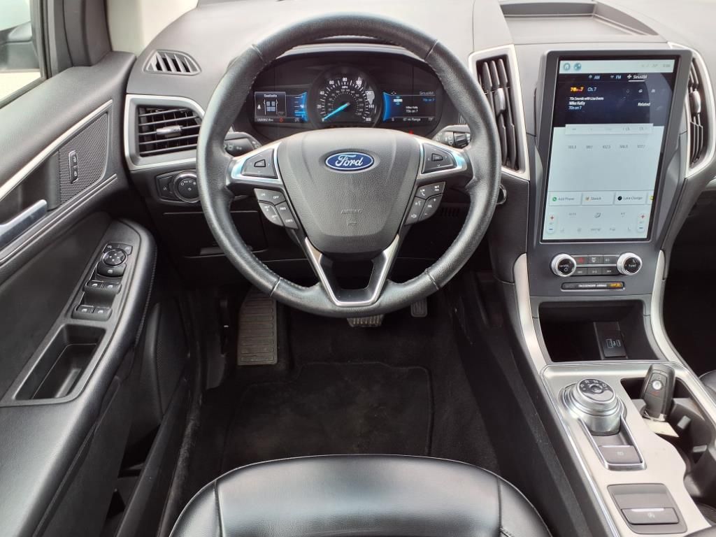 2022 Ford Edge SEL photo 3
