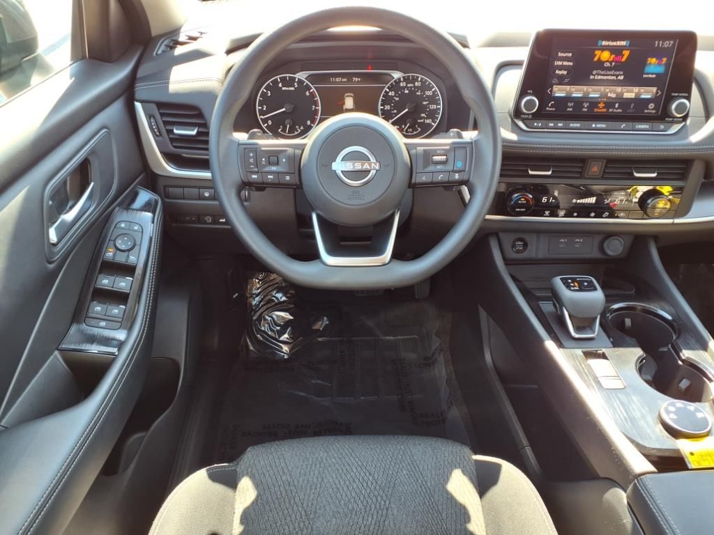 2024 Nissan Rogue SV photo 2