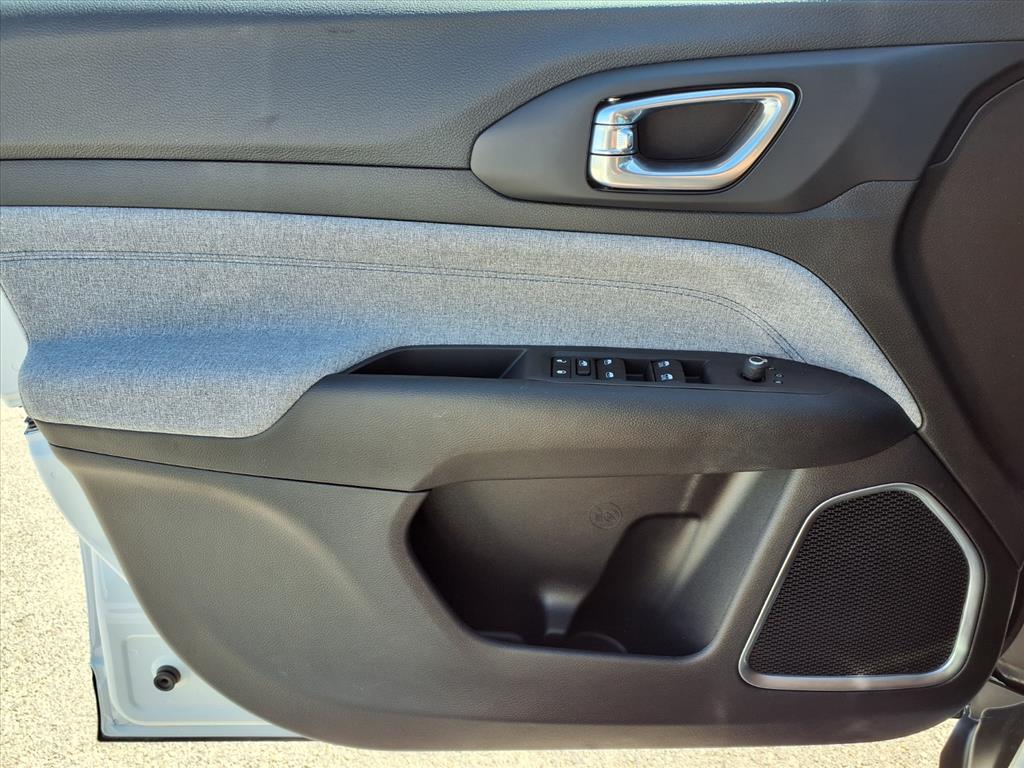 2025 Jeep Compass Latitude - Photo 23