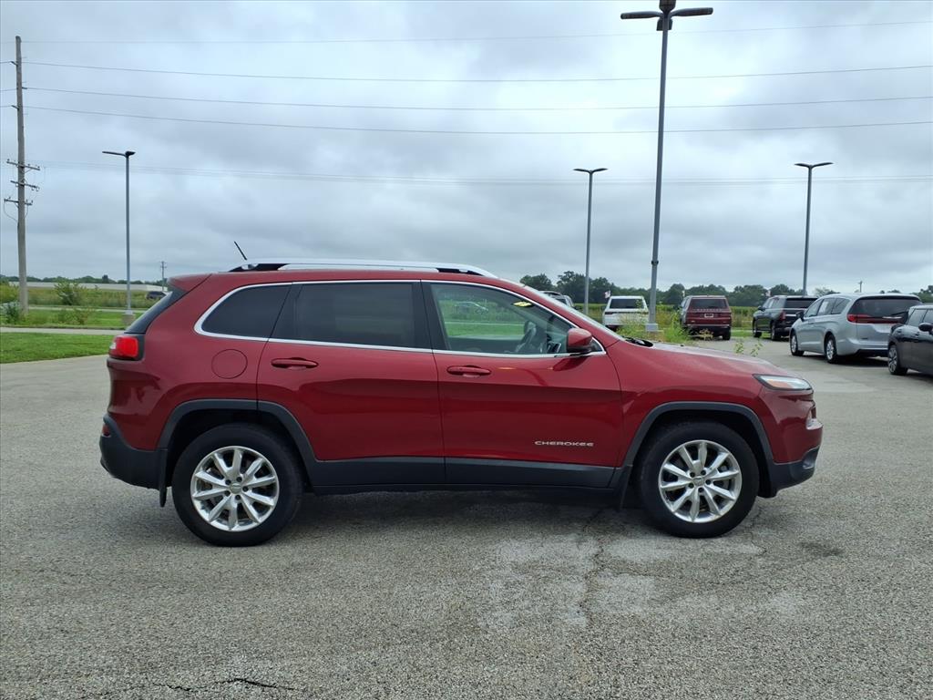 Used 2015 Jeep Cherokee Limited with VIN 1C4PJMDS8FW604769 for sale in Staunton, IL