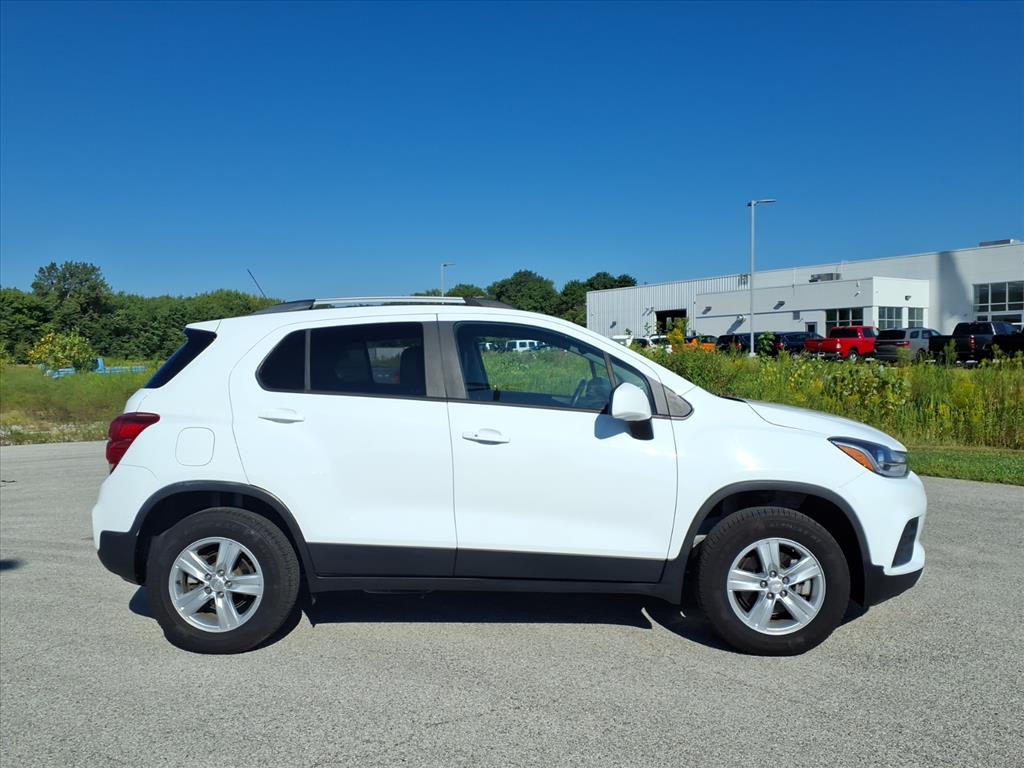 Used 2021 Chevrolet Trax LT with VIN KL7CJPSB9MB352826 for sale in Staunton, IL