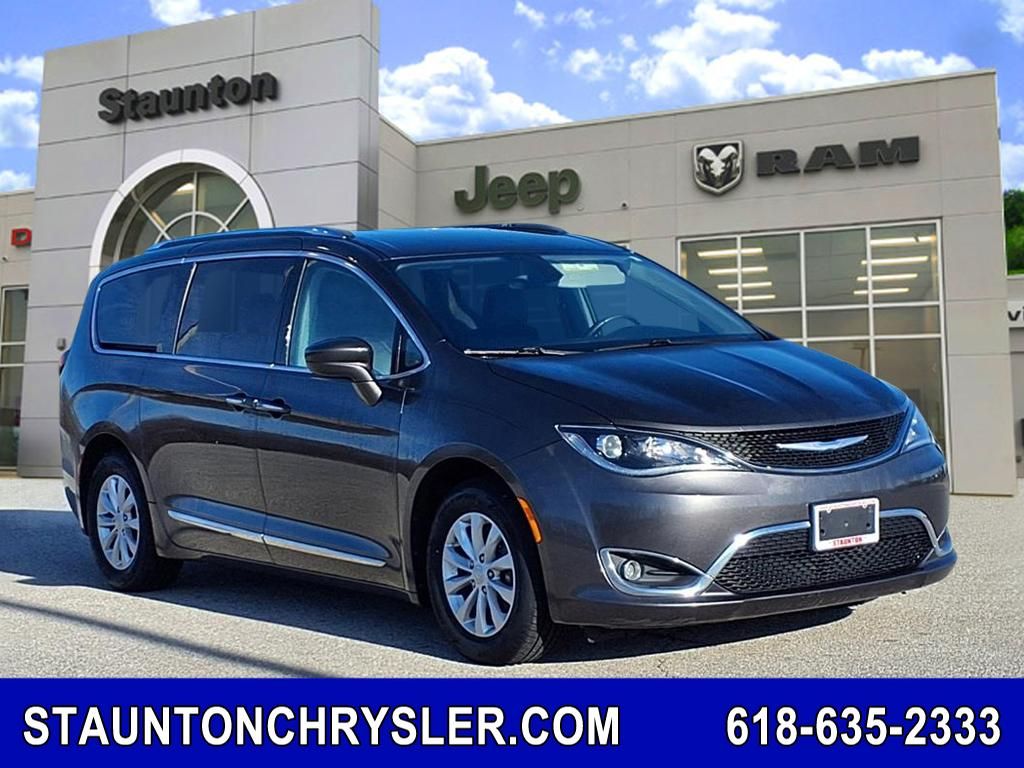 2018 Chrysler Pacifica Touring L's photo