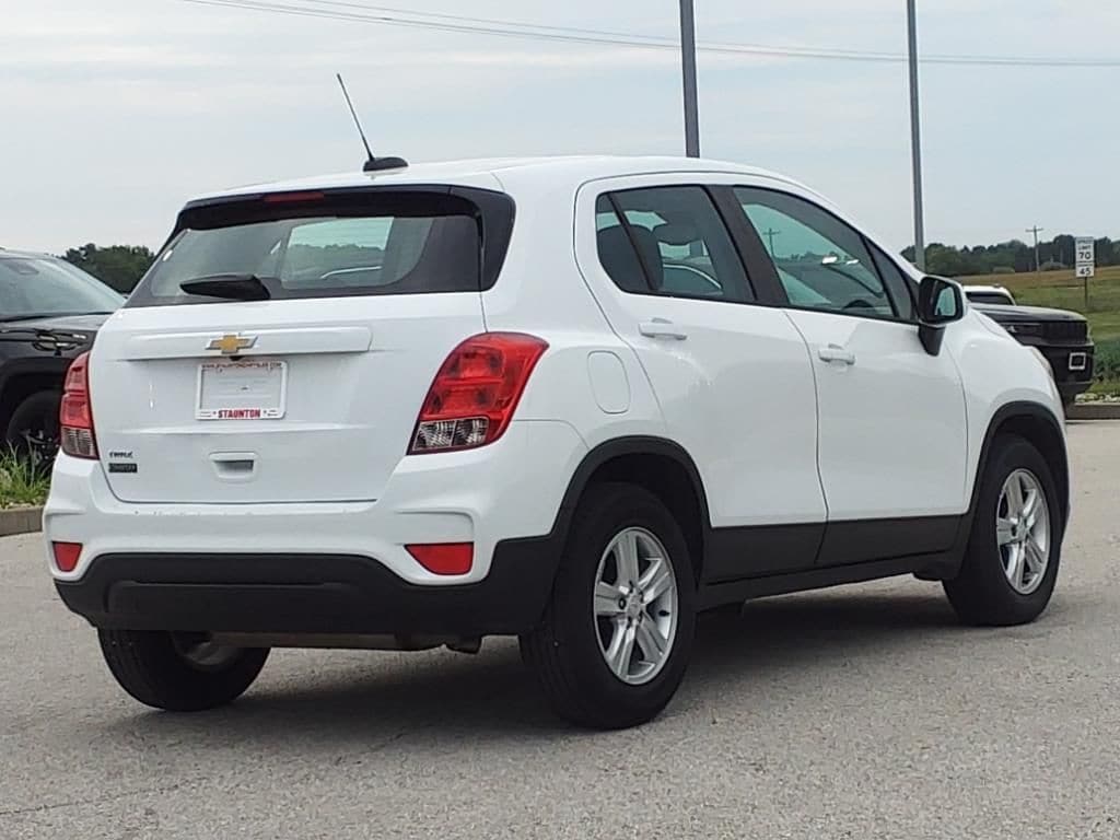 Used 2020 Chevrolet Trax LS with VIN KL7CJKSB7LB052767 for sale in Staunton, IL