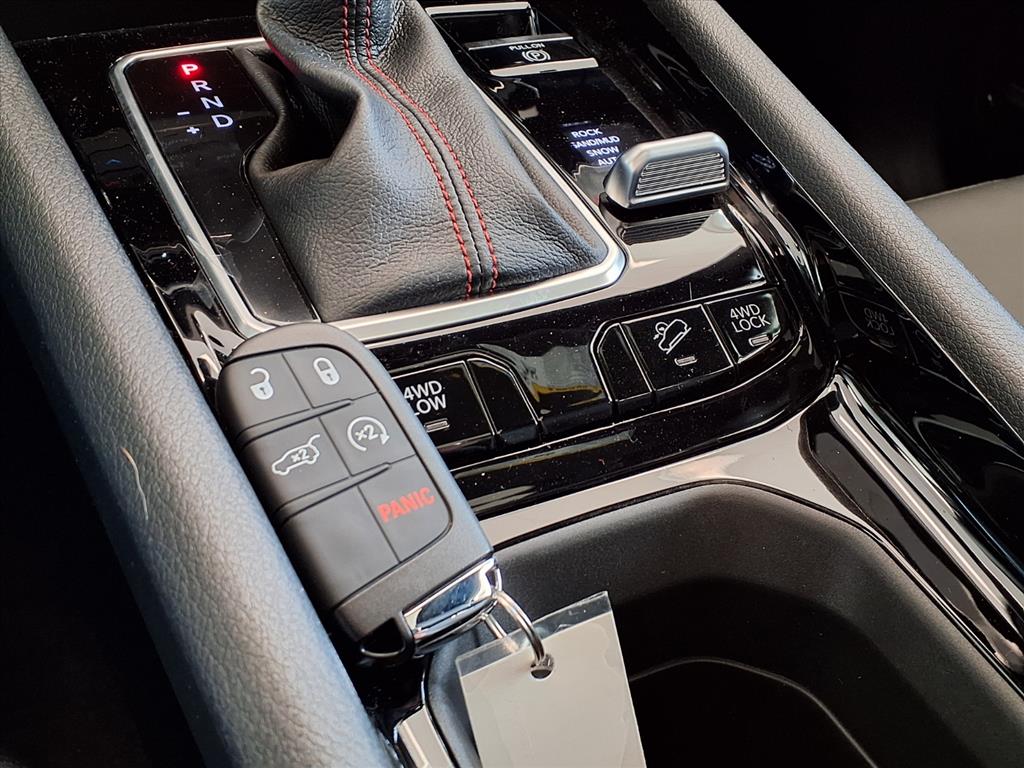 2026 Jeep Compass Trailhawk - Photo 14