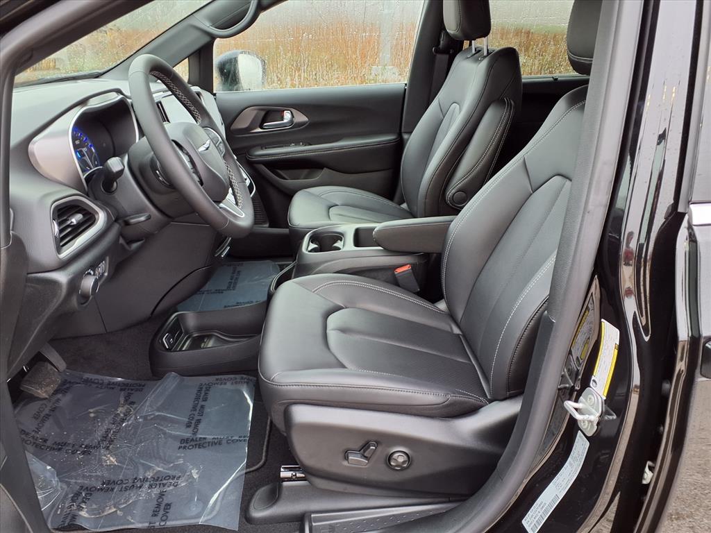 2026 Chrysler Voyager LX - Photo 26