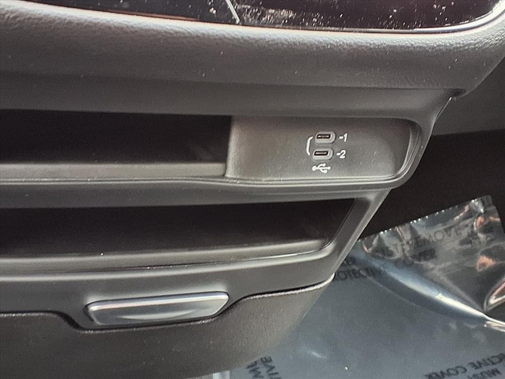 2026 Chrysler Voyager LX - Photo 13