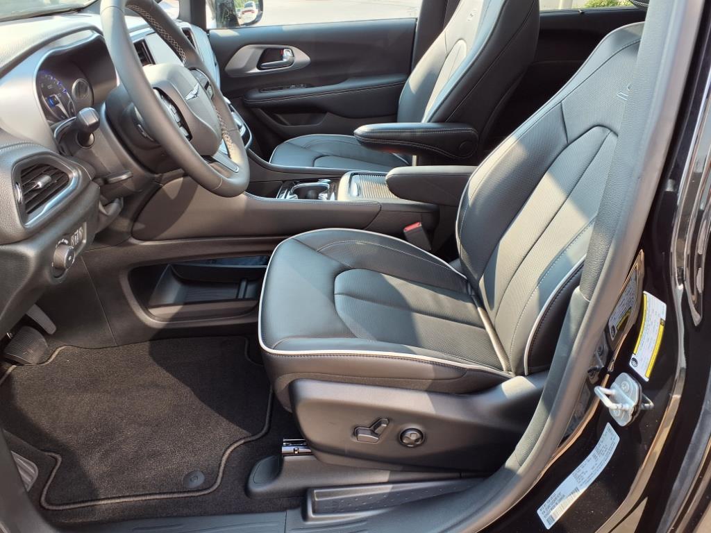 2025 Chrysler Pacifica Limited - Photo 25