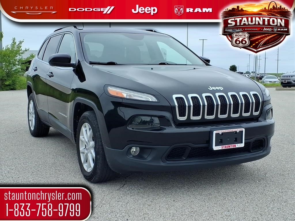 Used 2017 Jeep Cherokee Latitude with VIN 1C4PJLCB4HW663090 for sale in Staunton, IL