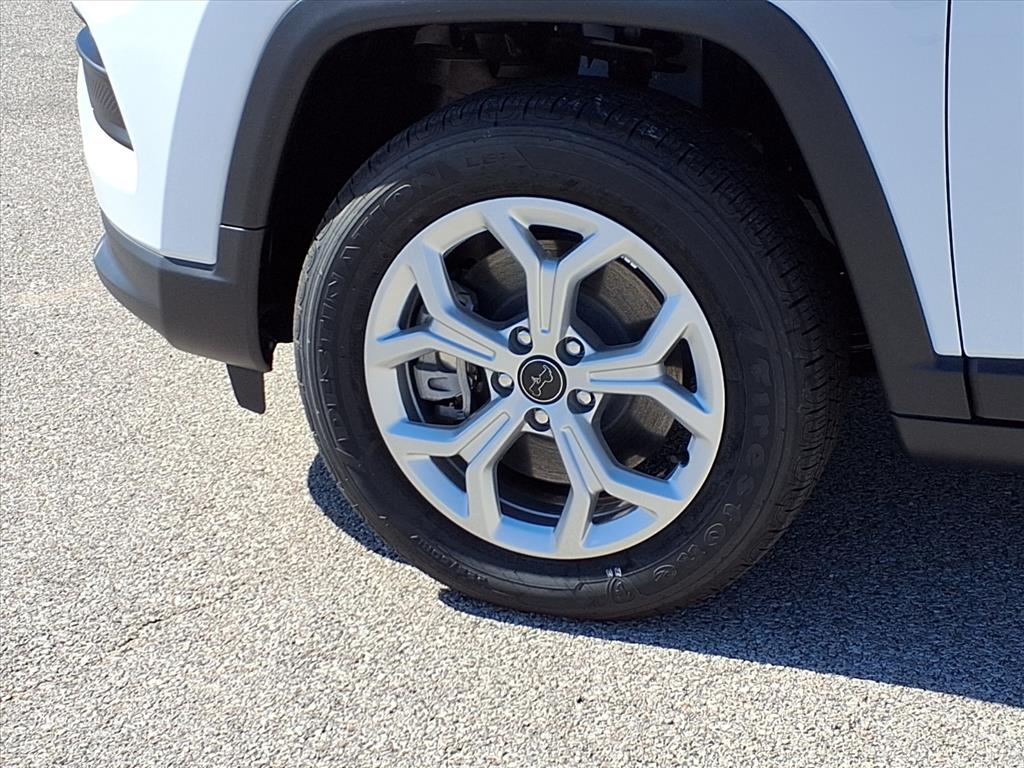 2025 Jeep Compass Latitude - Photo 25