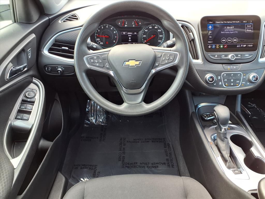 2024 Chevrolet Malibu 1LT photo 2