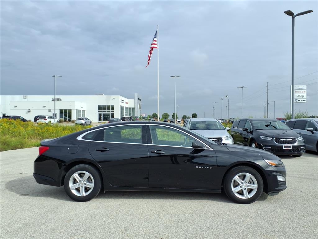 Used 2022 Chevrolet Malibu 1FL with VIN 1G1ZC5ST5NF152811 for sale in Staunton, IL