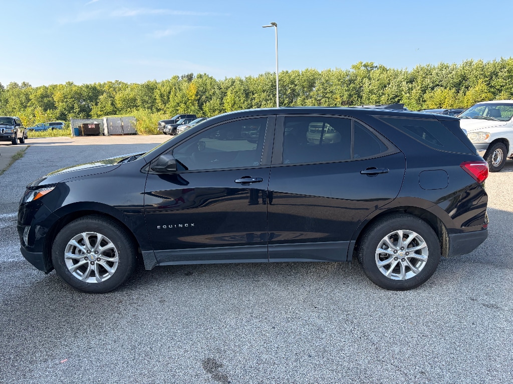 Used 2021 Chevrolet Equinox LS with VIN 2GNAXHEV1M6103015 for sale in Staunton, IL
