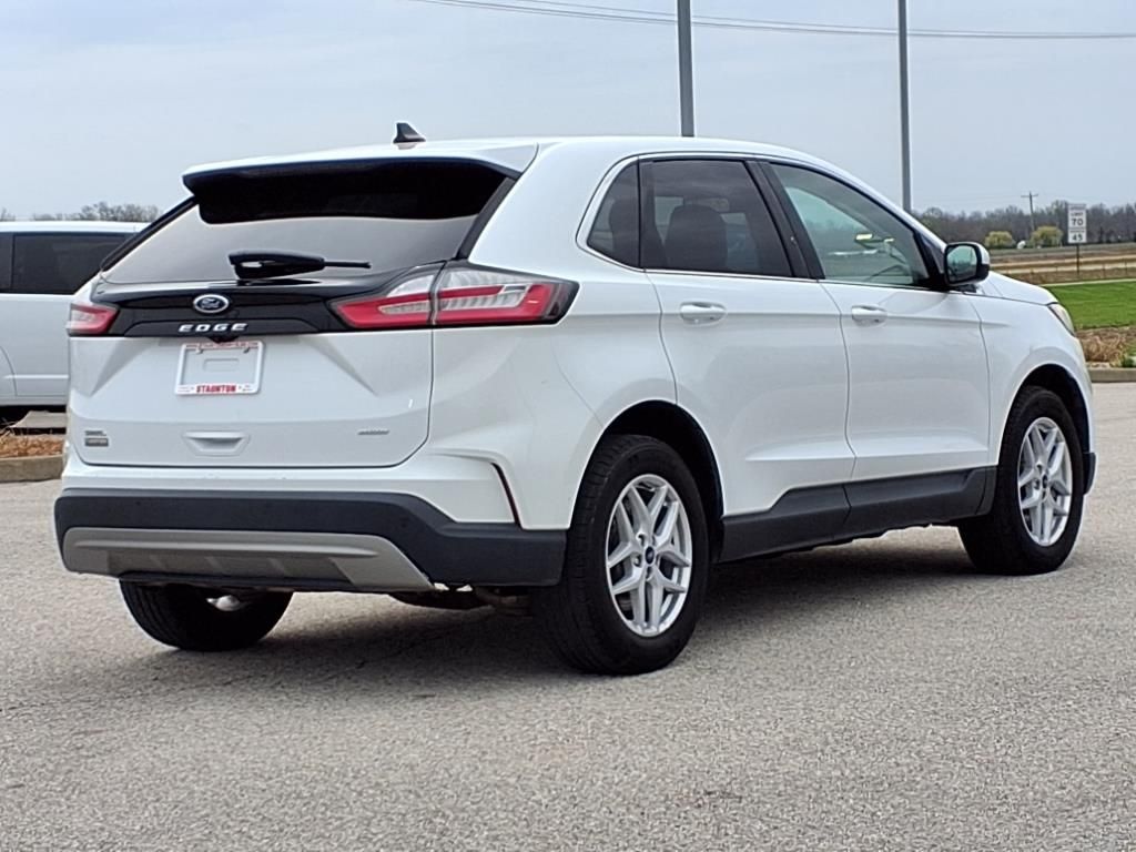 2022 Ford Edge SEL photo 2