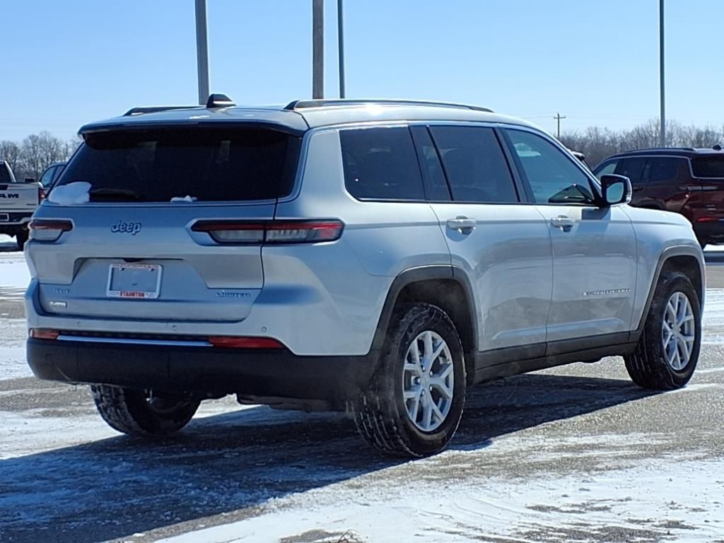 2023 Jeep Grand Cherokee Limited photo 2