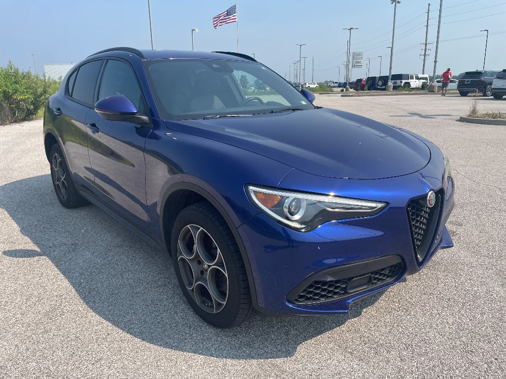 2022 Alfa Romeo Stelvio Sprint photo 2