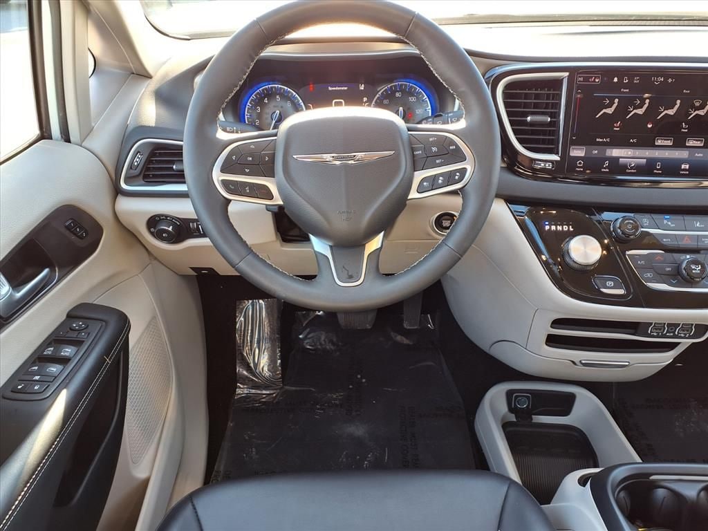 Used 2024 Chrysler Pacifica Touring L Passenger Van