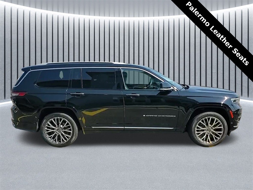 2022 Jeep Grand Cherokee L Summit Reserve photo 2