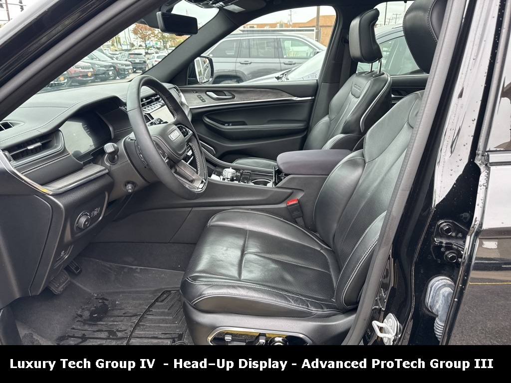 2023 Jeep Grand Cherokee Overland photo 3