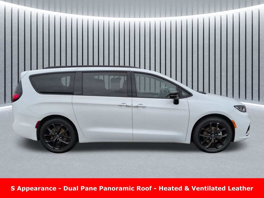 Used 2025 Chrysler Pacifica Limited Van Passenger Van