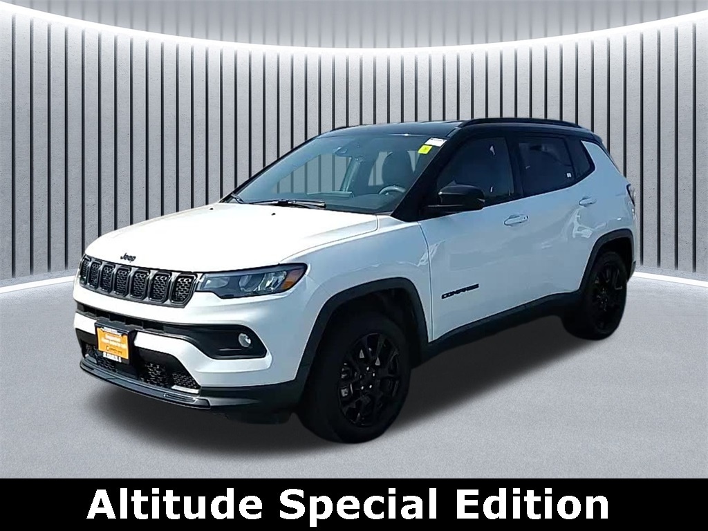 Used 2023 Jeep Compass Latitude SUV