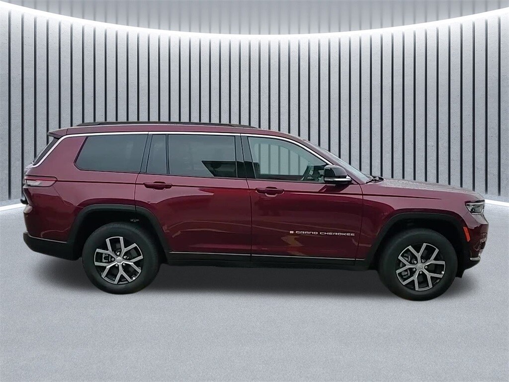 2025 Jeep Grand Cherokee Limited photo 4