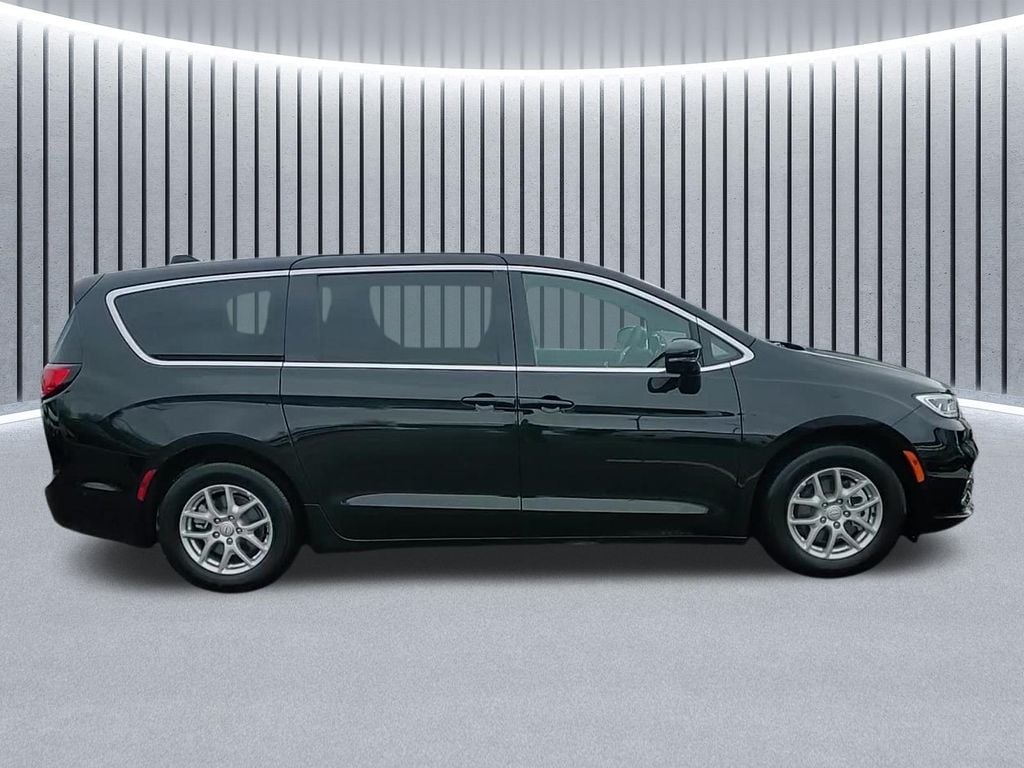 New 2025 Chrysler Pacifica SELECT Passenger Van