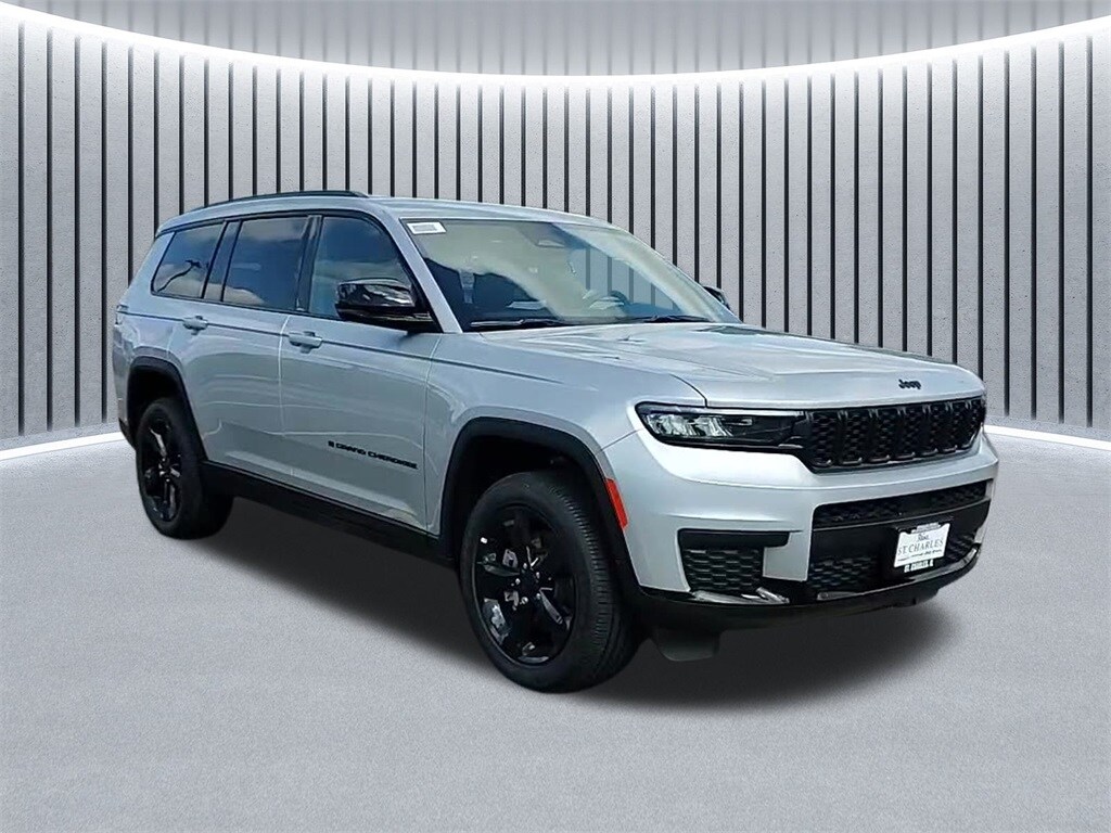 2025 Jeep Grand Cherokee Altitude photo 3