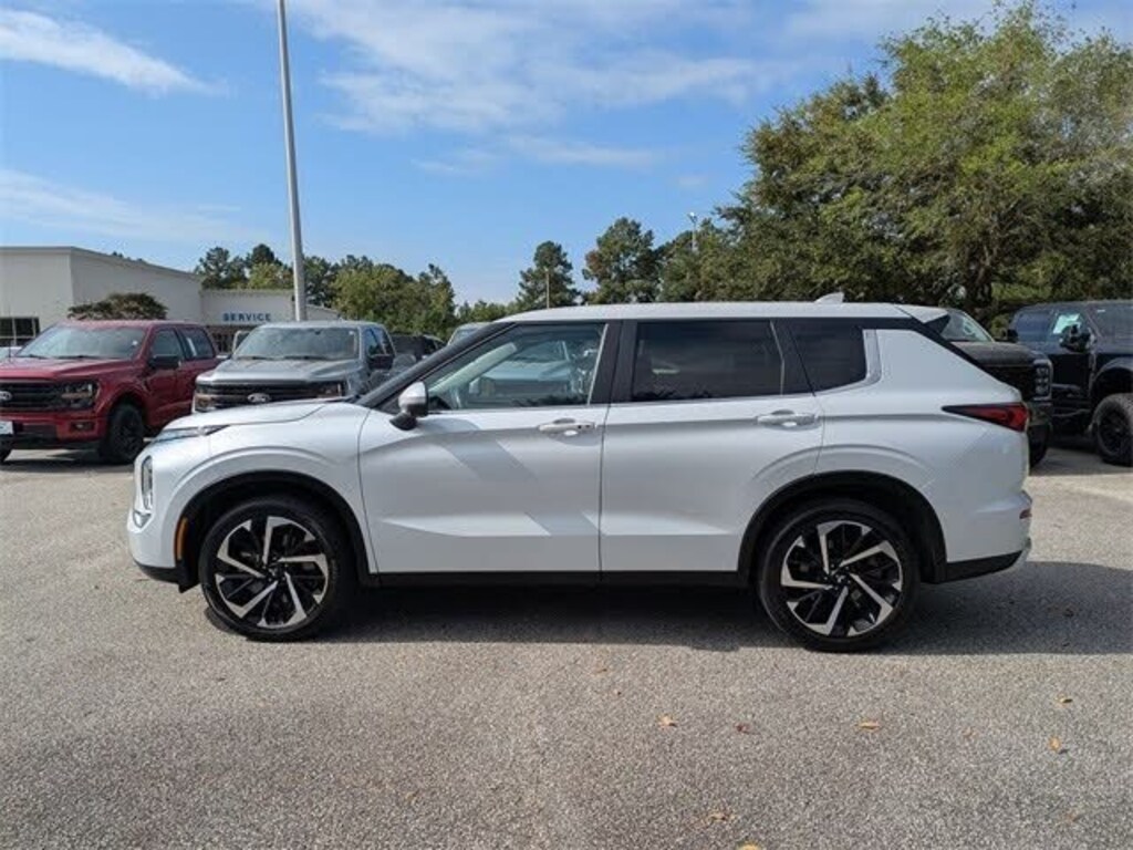 Used 2024 Mitsubishi Outlander SE SUV
