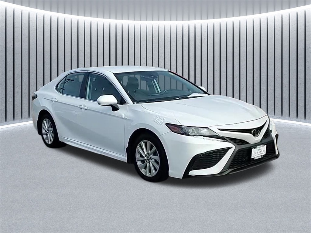 Used 2022 Toyota Camry SE Sedan