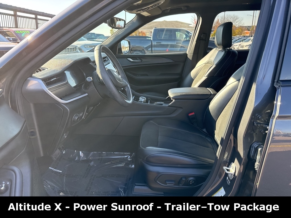 Used 2024 Jeep Grand Cherokee L Laredo SUV