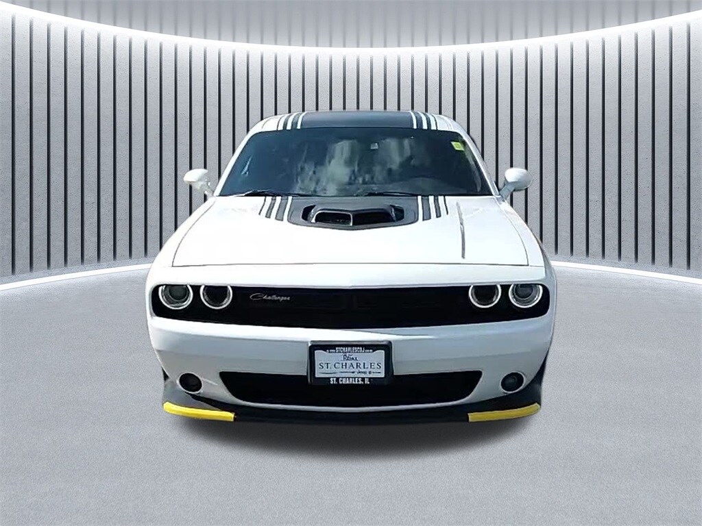 2015 Dodge Challenger SXT photo 2