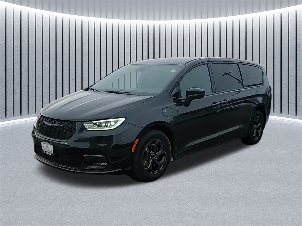 2022 Chrysler Pacifica Hybrid Touring L's photo