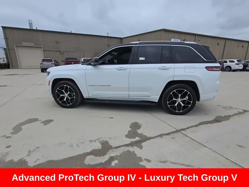2023 Jeep Grand Cherokee Summit Reserve's photo